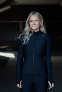 TR Alda peysa svört
